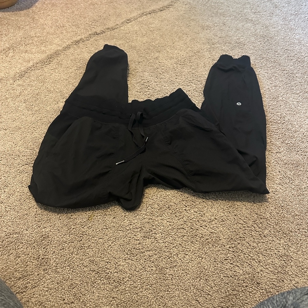 Black dance studio lululemon Jogger size 8